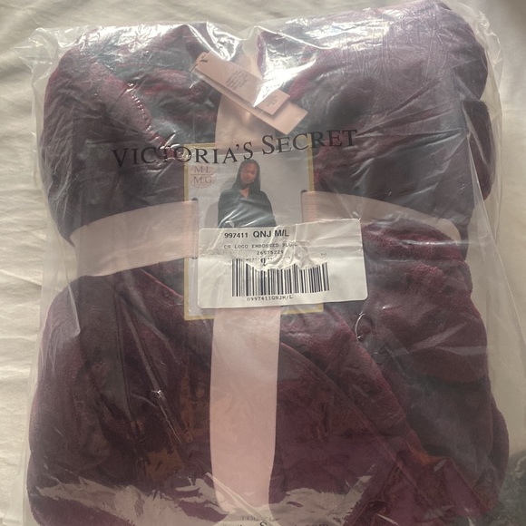 Victoria's Secret Burgundy Short Cozy Robe - Picture 5 of 6